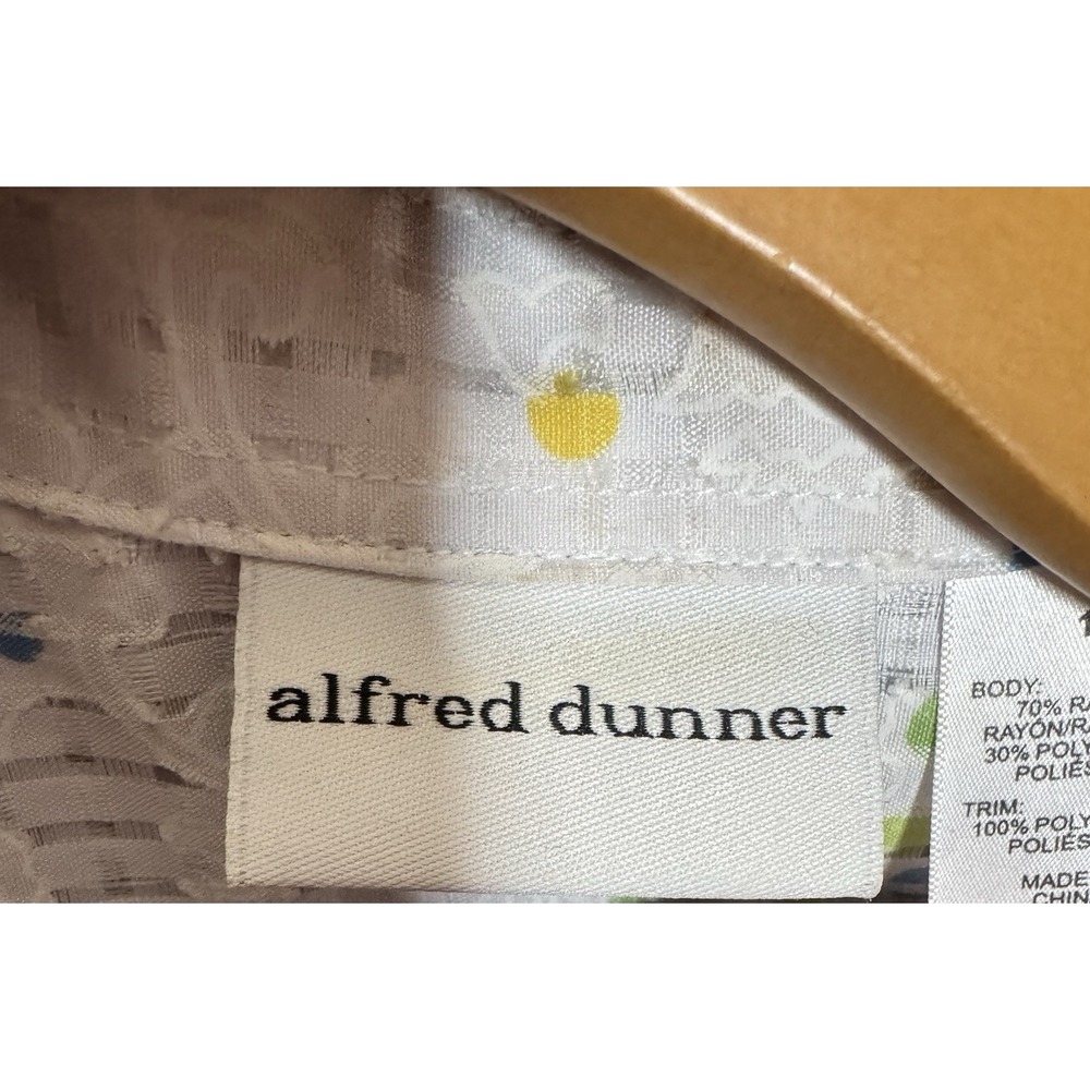 NWT Alfred Dunner Womens Size Medium Watercolor Floral Print Blouse Top NEW - Picture 3 of 6